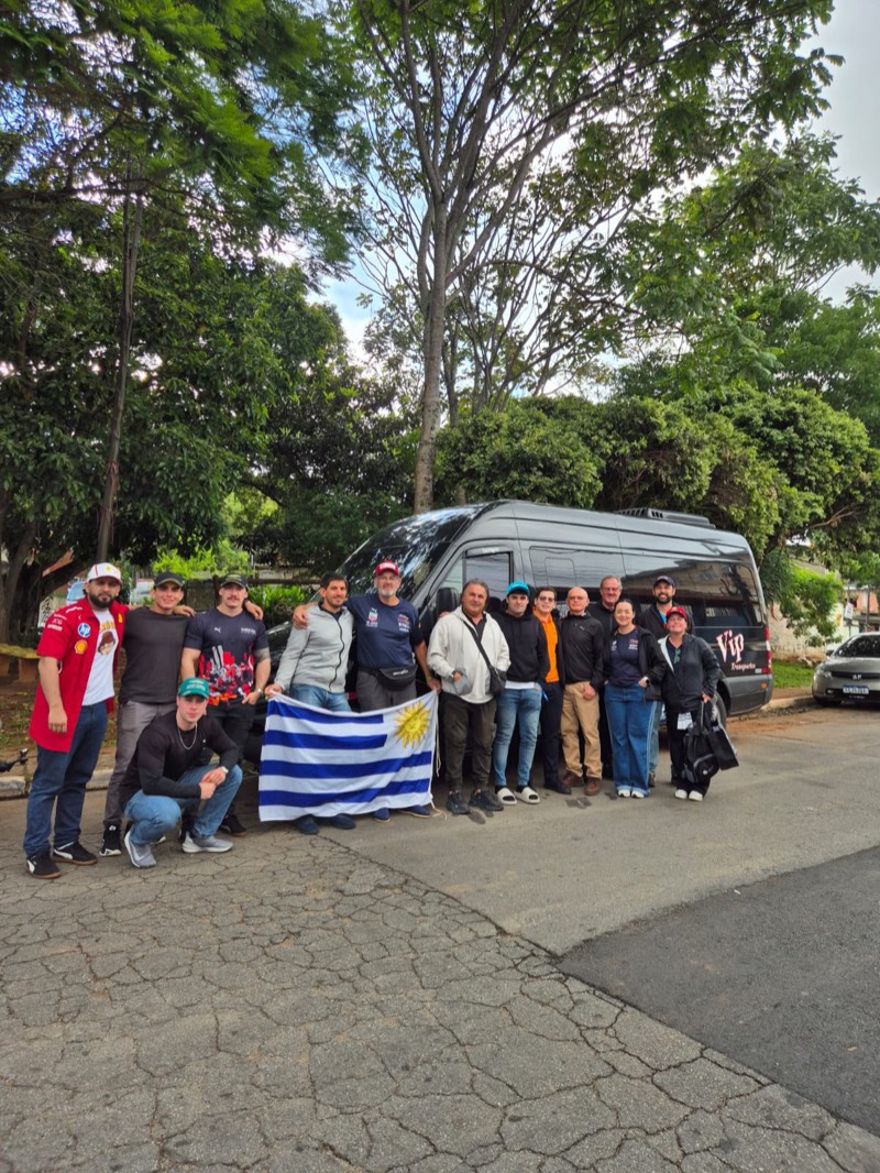 Grupo de viajeros de JUHU Travel camino al Gran Premio de São Paulo